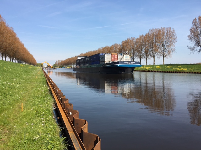 Details van het bouwproces van stalen damwandsteun